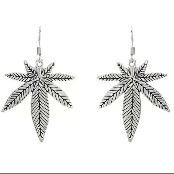 ☘️Boho Leaf Earrings☘️ - Picture 2 of 6